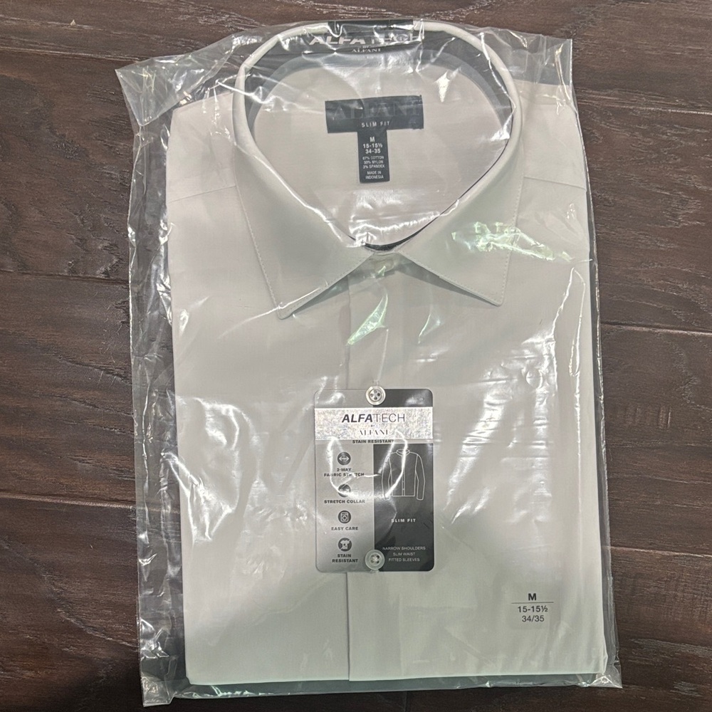 Men’s slim fit white dress shirt
